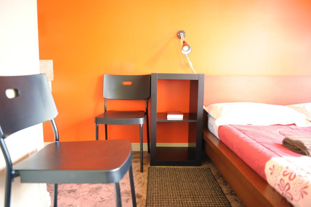 Camelot Inn At Honeyville Room photo