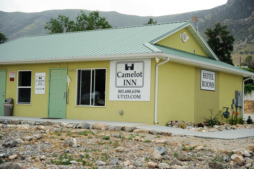 Camelot Inn At Honeyville Exterior photo